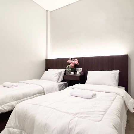 Sleep Studio Hotel City Center Surabaya Exteriör bild