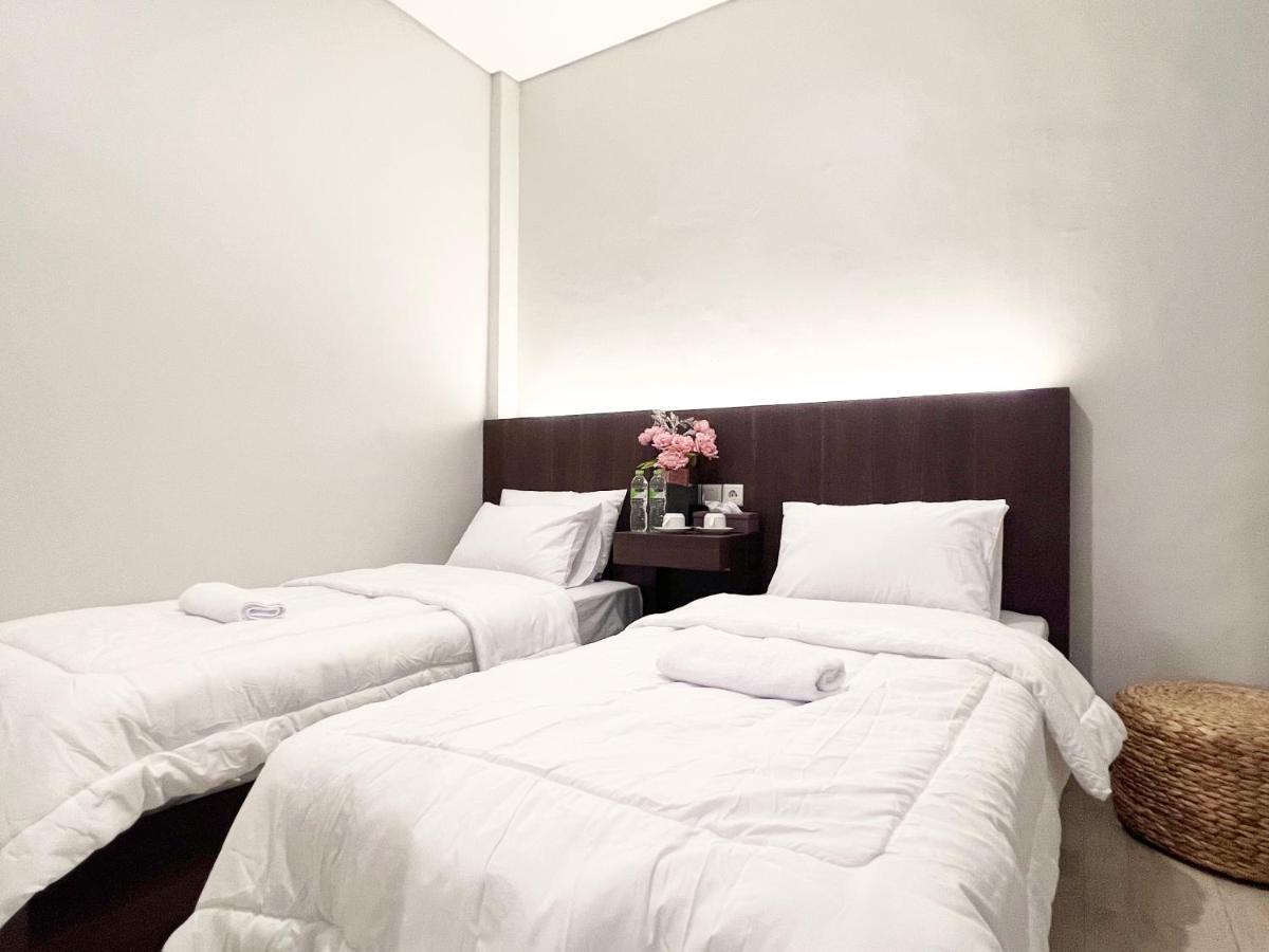 Sleep Studio Hotel City Center Surabaya Exteriör bild