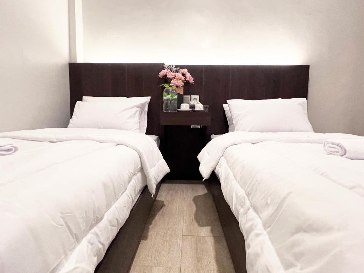 Sleep Studio Hotel City Center Surabaya Exteriör bild