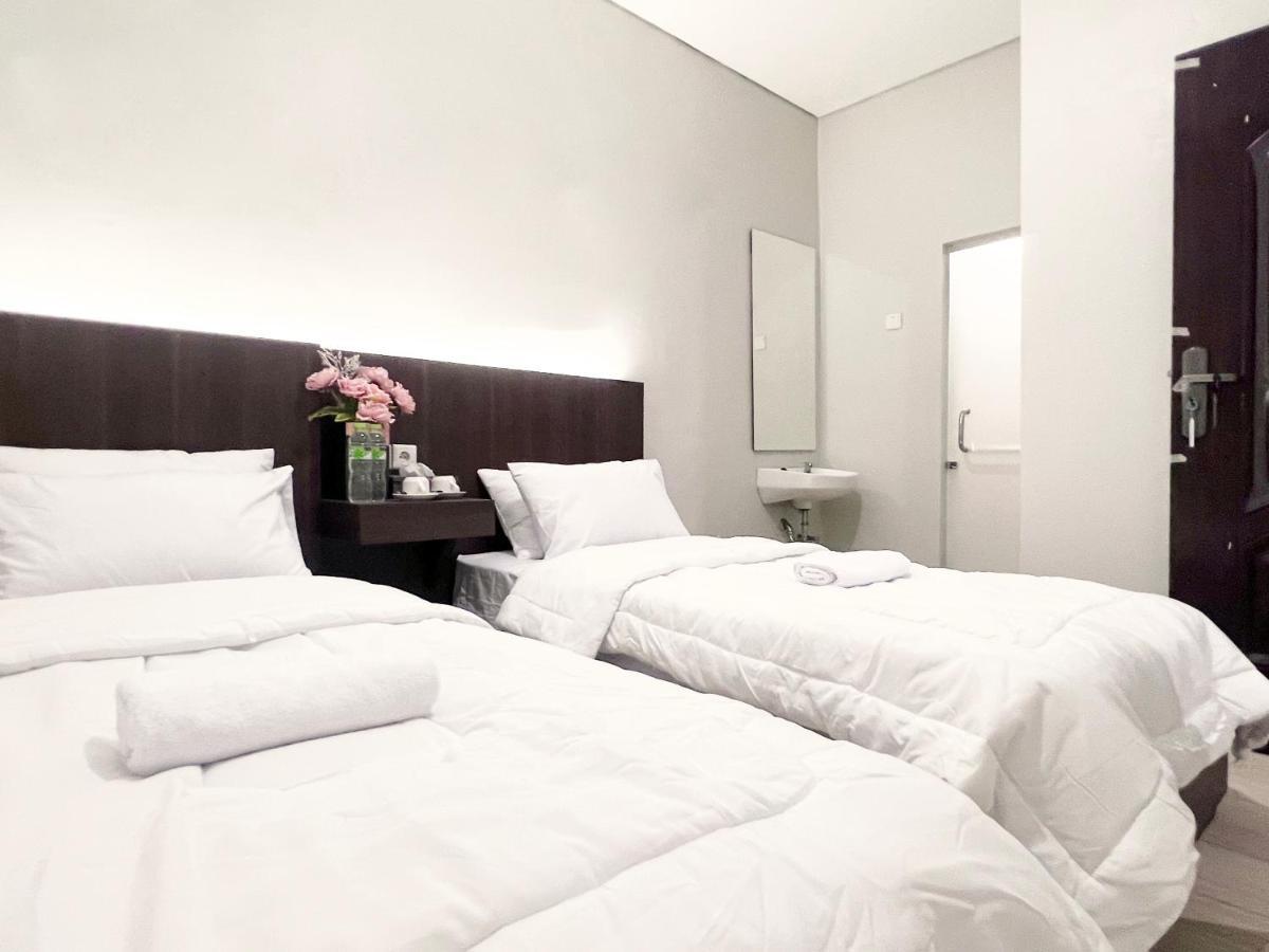Sleep Studio Hotel City Center Surabaya Exteriör bild
