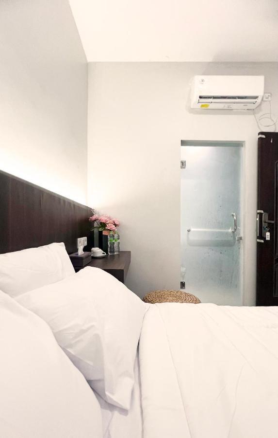 Sleep Studio Hotel City Center Surabaya Exteriör bild