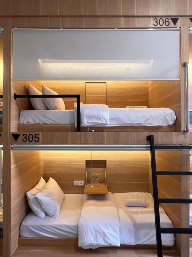 Sleep Studio Hotel City Center Surabaya Exteriör bild