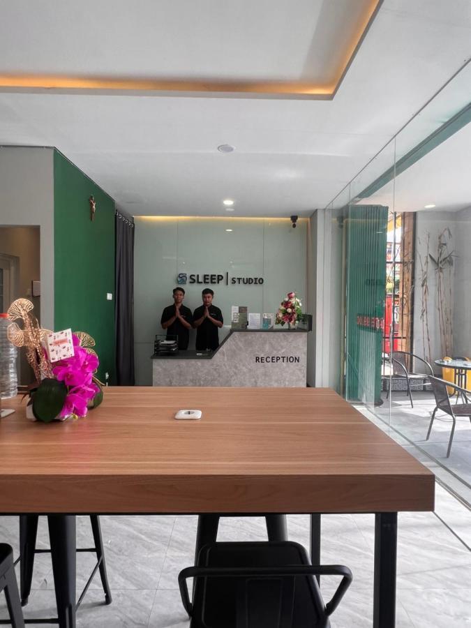 Sleep Studio Hotel City Center Surabaya Exteriör bild